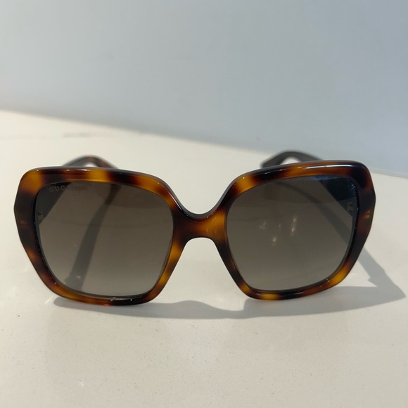 GUCCI Sunglasses Brown / Tortoise - Picture 1 of 9